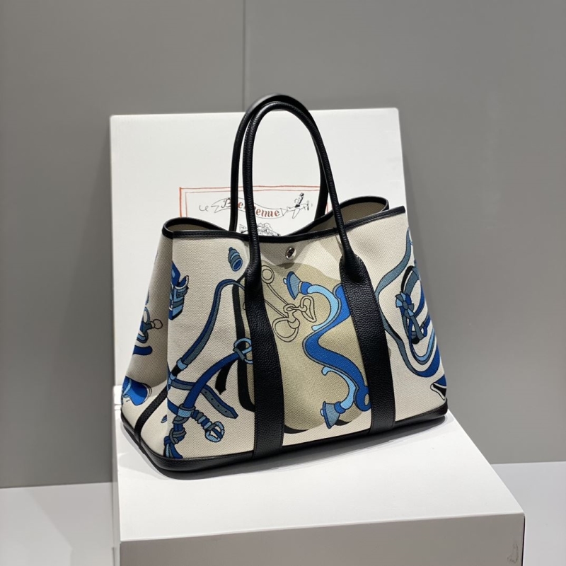 H**mes shopping bags
